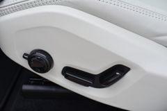 Fahrzeugabbildung Volvo XC60 B5 D AWD Autom. Ultimate Dark*STDHZG*ACC