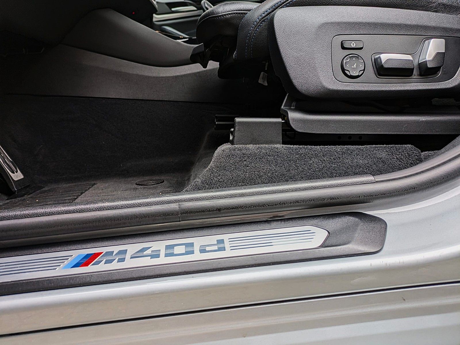 Fahrzeugabbildung BMW X3 M40d SAG*LEDER*PANO*H/K SOUND*ACC*CAM*20"VOLL