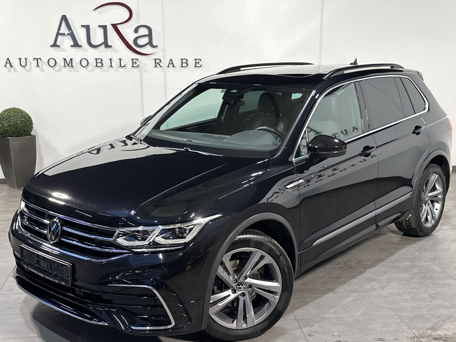 Fahrzeugabbildung Volkswagen Tiguan 2.0 TDI R-Line NAV+LED+AHK+PANO+KAMERA+PP