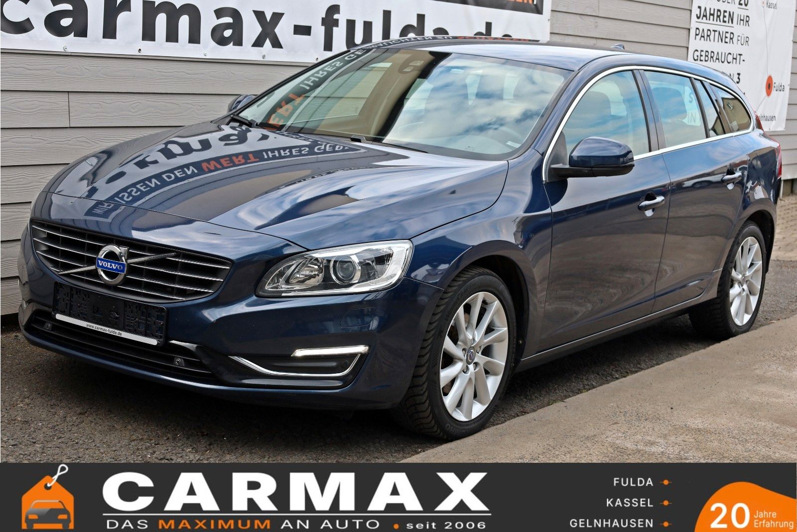 Fahrzeugabbildung Volvo V60 Kombi Momentum T.Leder,Navi,Xenon,Kamera,AHK