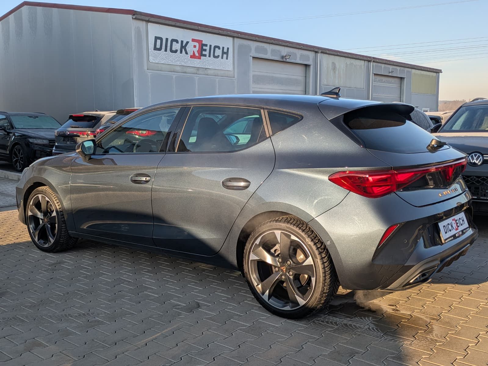 Fahrzeugabbildung CUPRA Leon 1.5 eTSI EDGE DSG*ACC*KAM*18"5JGARANTIE