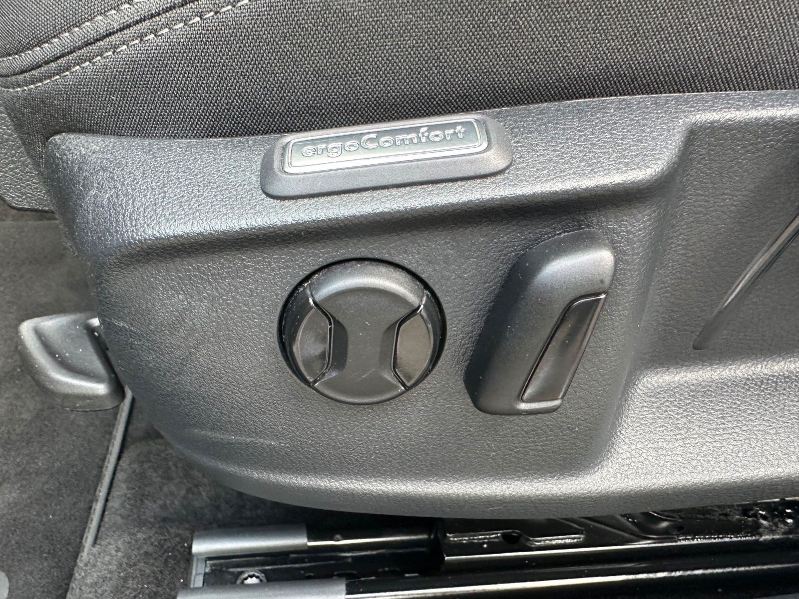 Fahrzeugabbildung Volkswagen Passat Variant 2.0 TDI Business NAV+LED+PANORAMA