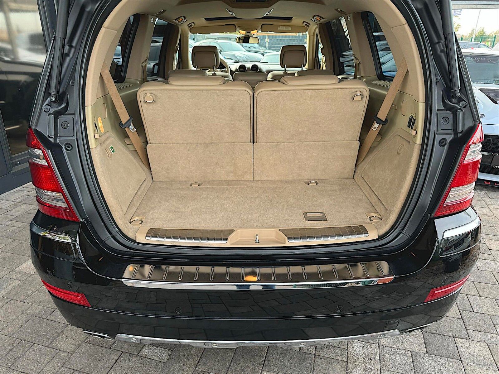 Fahrzeugabbildung Mercedes-Benz GL 500 4Matic AMG *Pano*7 Sitze*21 Zoll*Kamera*