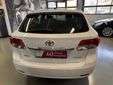 Toyota Avensis Basis 1.6 16V KAT - gebrauchte Toyota Avensis aus dem Jahr 2013