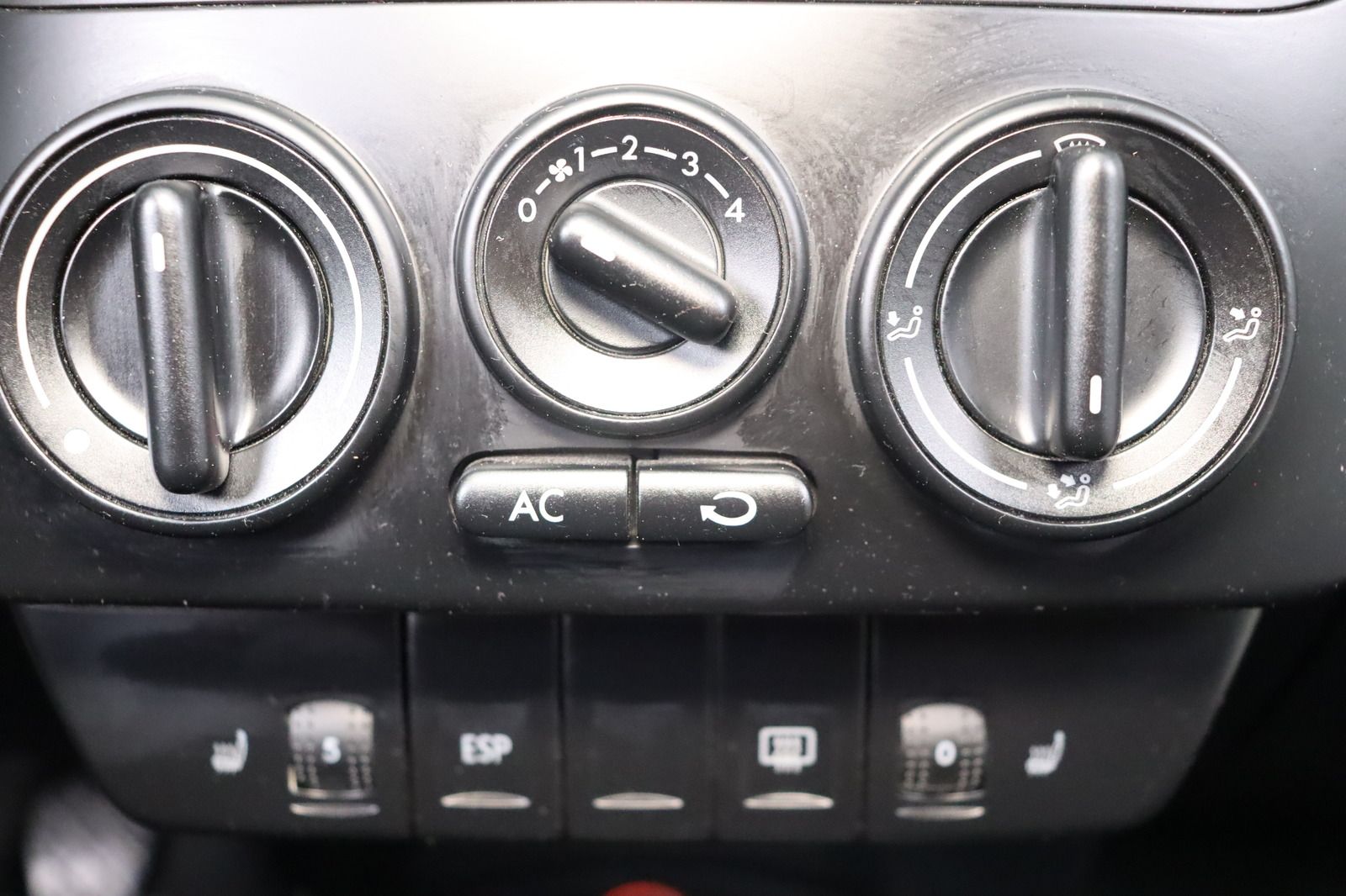 Fahrzeugabbildung Volkswagen New Beetle 1.6 Freestyle Cabriolet * Klima * PDC