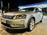 Volkswagen Passat Alltrack TDI DSG 4MOT sehr gute ausstattu - gebrauchte VW Passat Alltrack aus dem Jahr 2014
