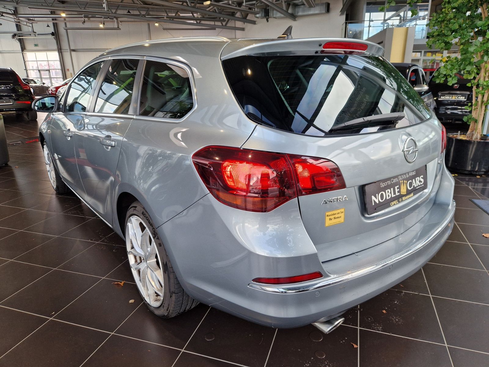 Fahrzeugabbildung Opel Astra J Sports Tourer Innovation XENON NAVI