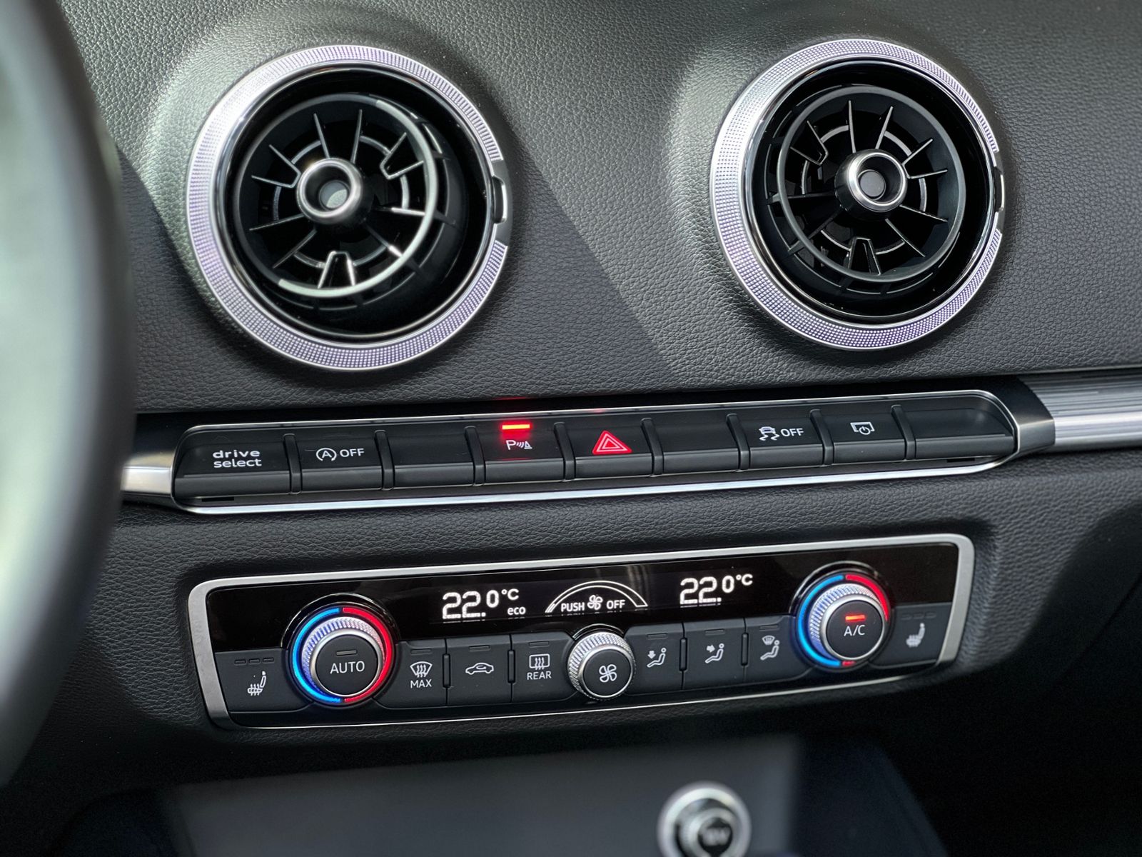 Fahrzeugabbildung Audi A3 Cabriolet 35 TFSI S line PDC XENON NAVI