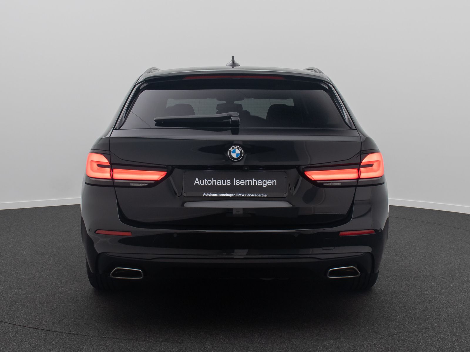 Fahrzeugabbildung BMW 520d ACC Alarm AHK Memory HUD DAB H/K Panorama