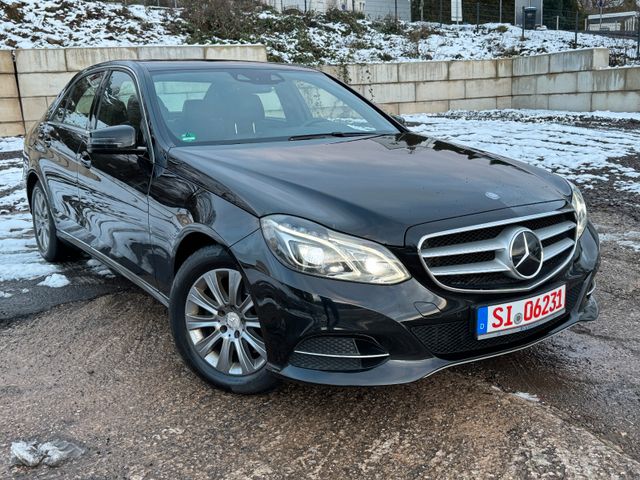 Mercedes-Benz E 300 BlueTEC AVANTGARDE NAVI LEDER 1 Hand