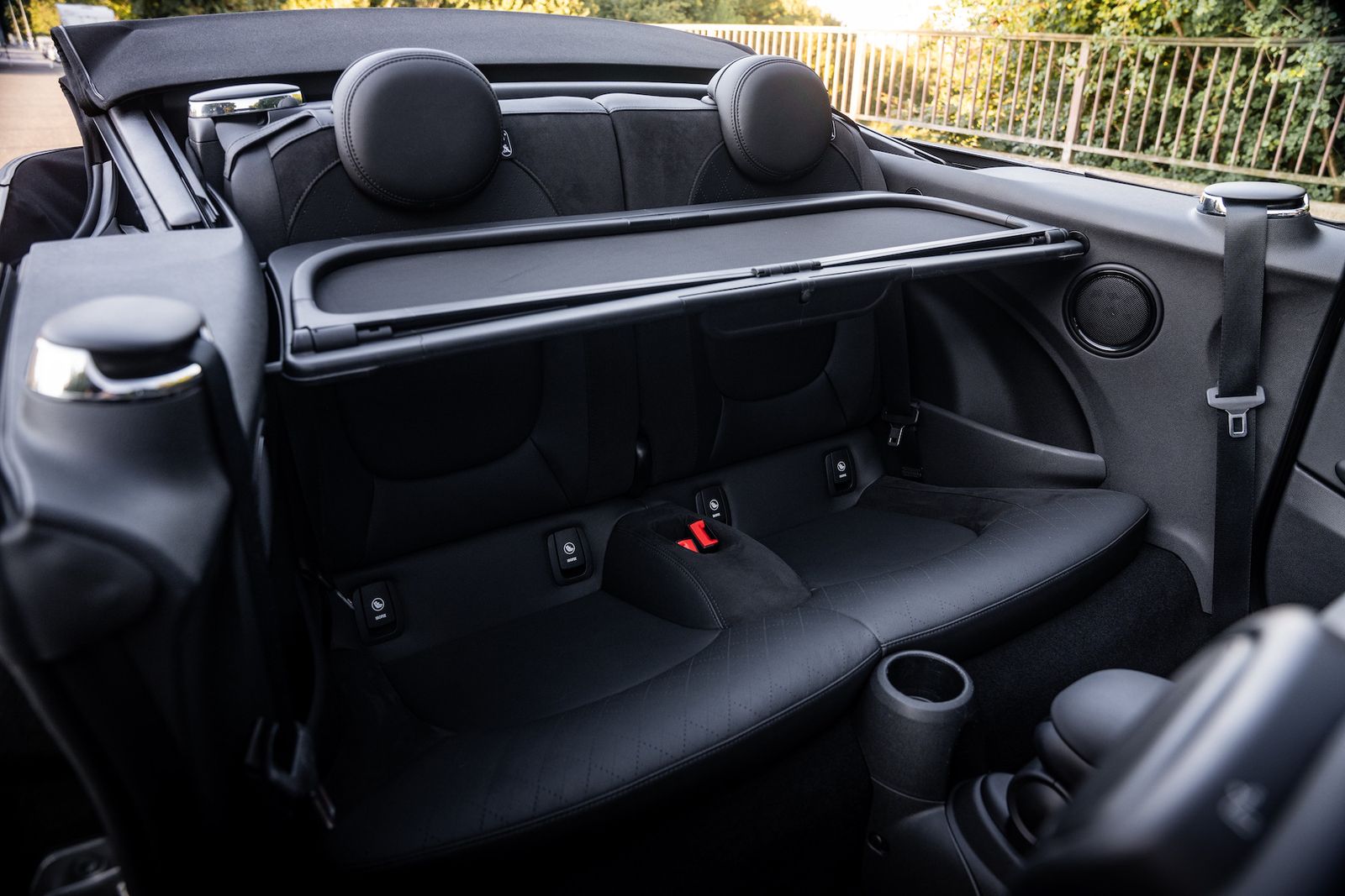Fahrzeugabbildung MINI John Cooper Works Cabrio FACELIFT/AERO-PACK/LED
