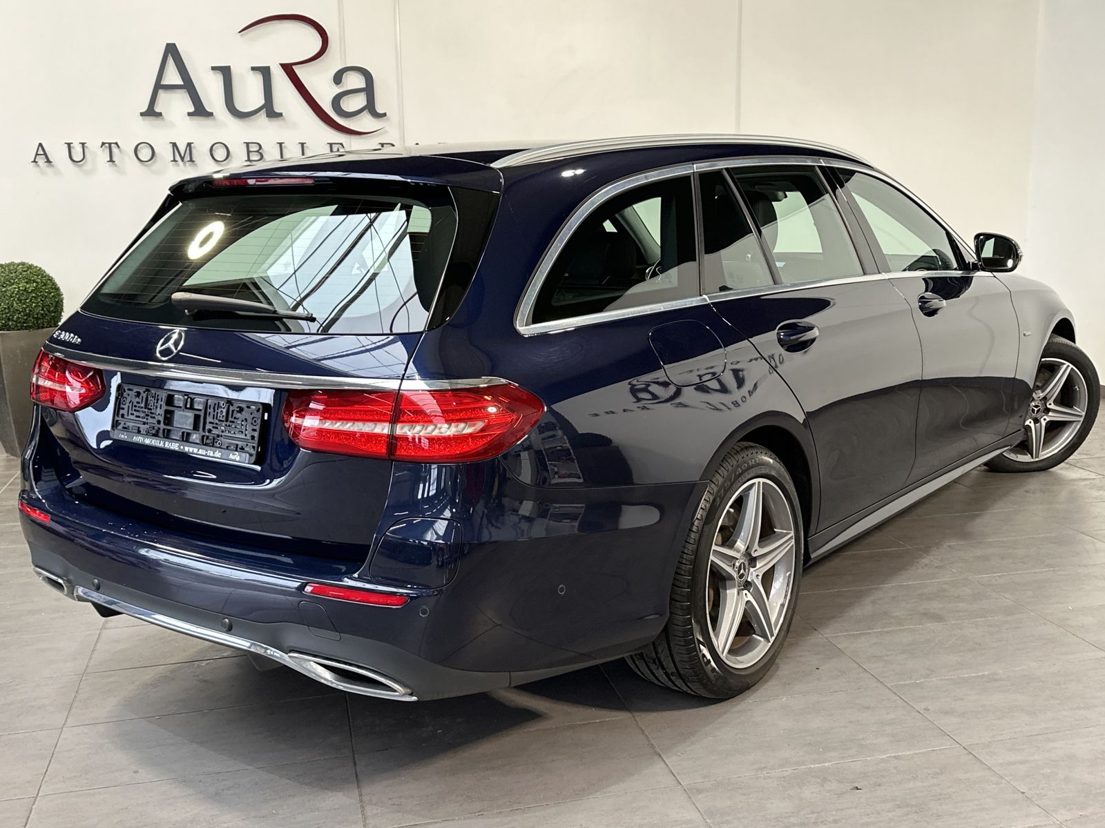 Fahrzeugabbildung Mercedes-Benz E 300de T AMG-Line NAV+LED+360°+PANORAMA+BURMEST