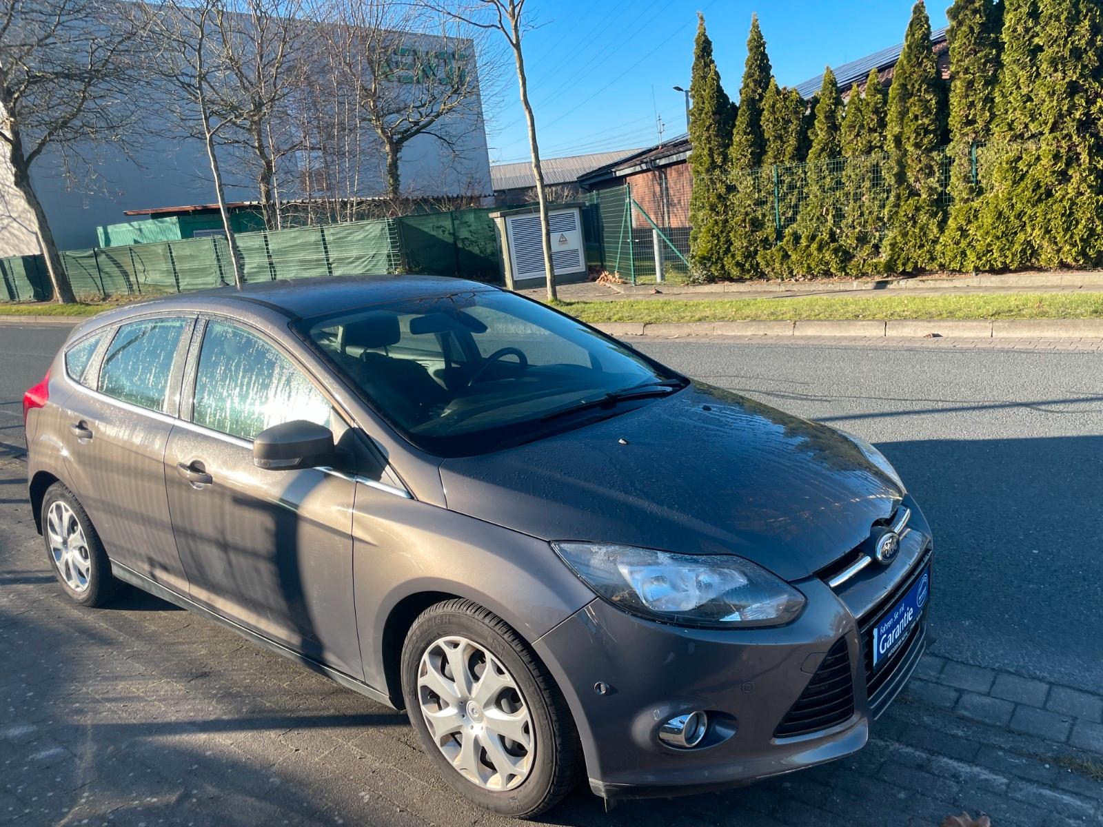 Ford Focus 1,0 Scheckheft TÜV NEU