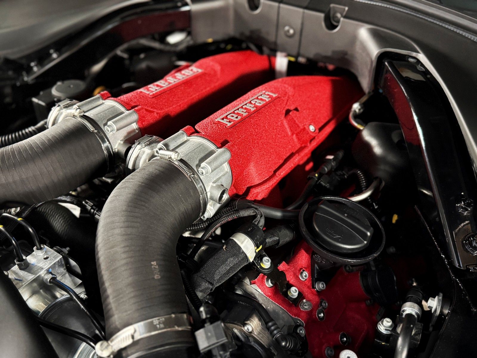 Fahrzeugabbildung Ferrari Roma Spider + Carbon + Daytona + ACC + 360 Grad