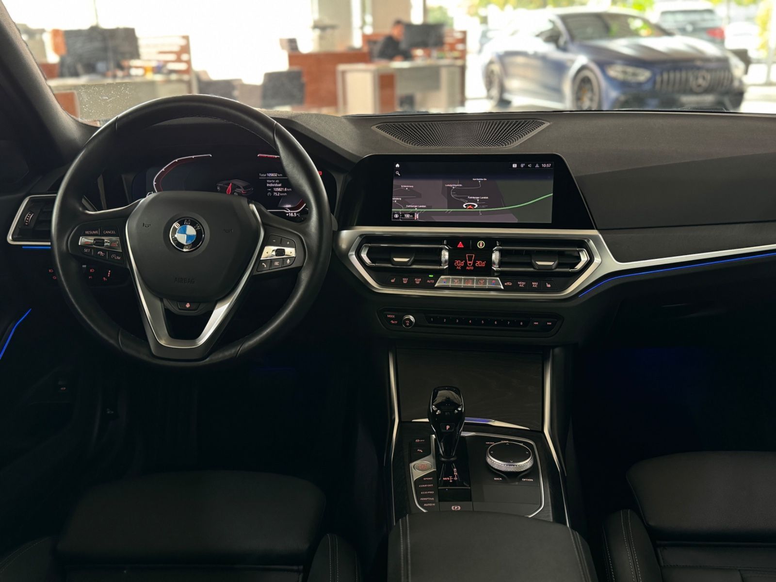 Fahrzeugabbildung BMW 330d xD Sport Line Panorama Kamera HUD DAB HiFi