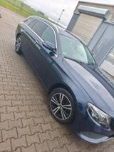 Mercedes-Benz E 200 d T Autom. - - blaue Mercedes-Benz E 200