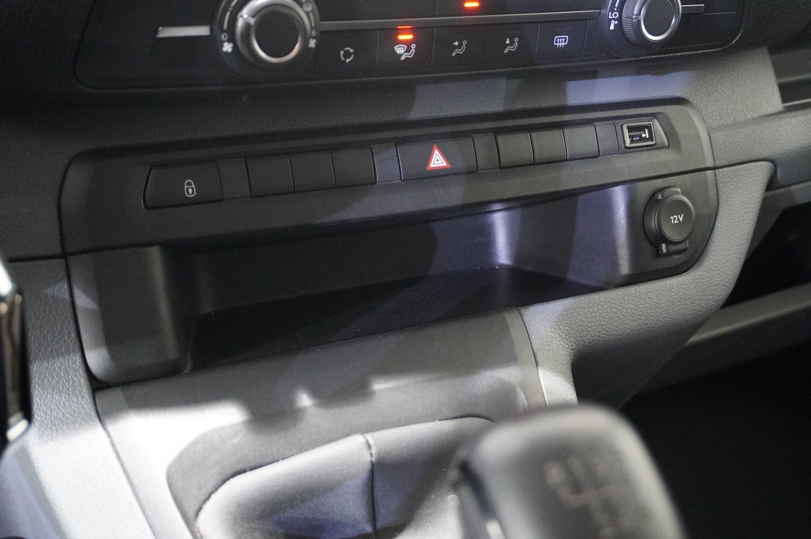 Fahrzeugabbildung Opel Vivaro C Kombi 2.0D "L" 9-SITZER NAVI/TEMP./DAB+