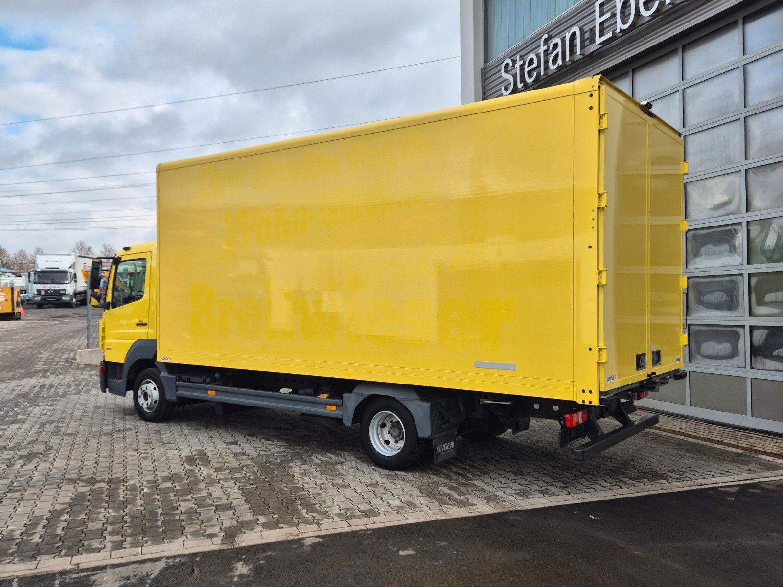 Fahrzeugabbildung Mercedes-Benz Atego 816 4x2 Möbelkoffer 3 Sitze