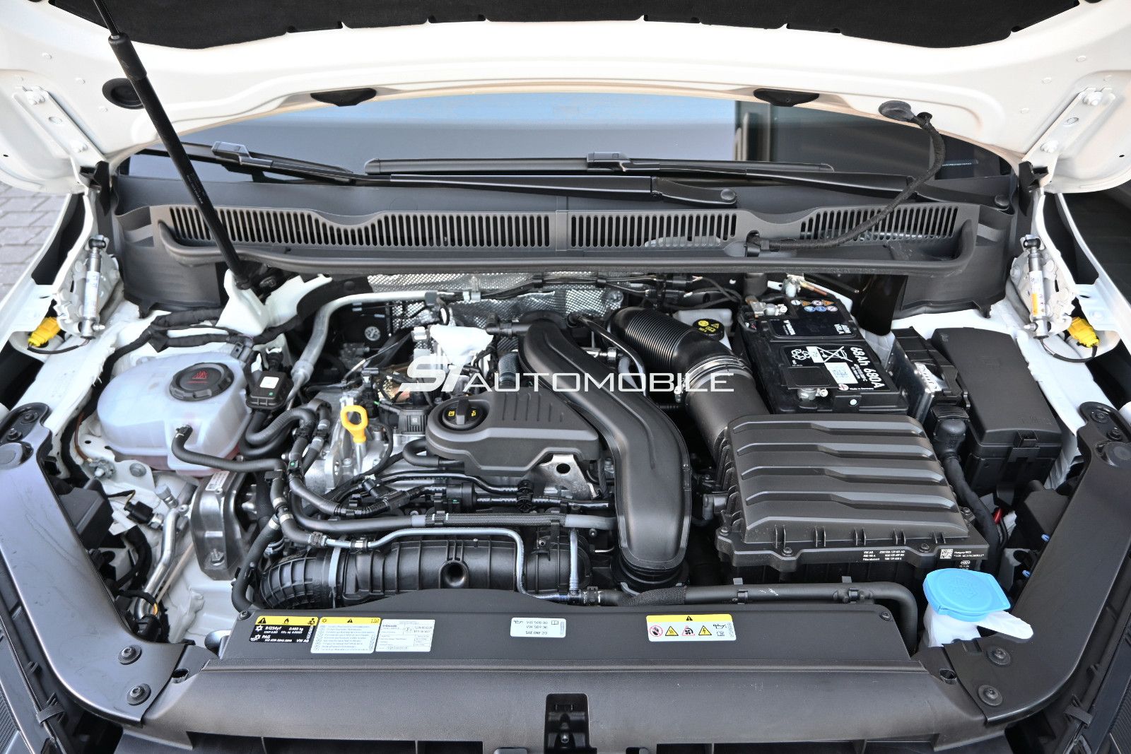 Fahrzeugabbildung Volkswagen Touran 1.5 TSI DSG °ACC°AHK°DYNAUDIO°PANO°STANDH