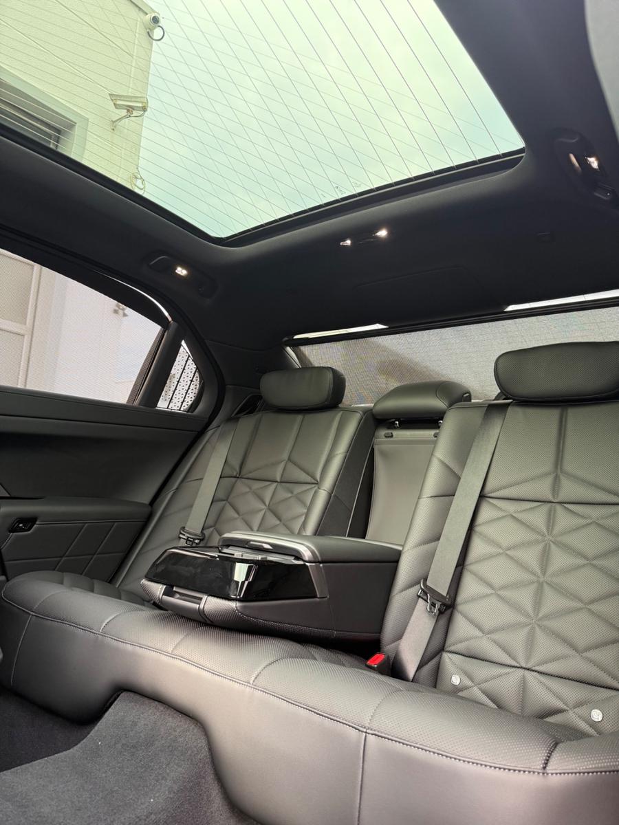 BMW 740i xDrive/B&W/SkyL/Kristal/Carbon/Integral