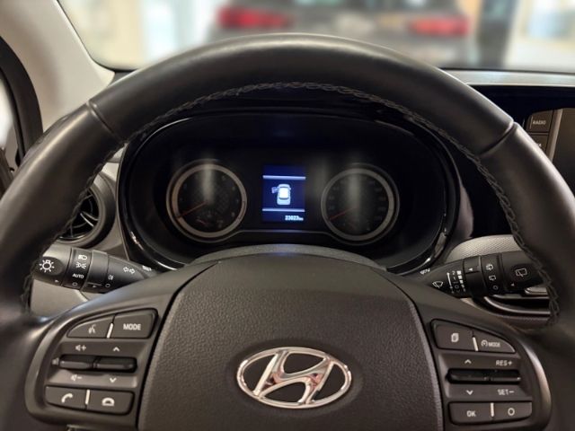 Fahrzeugabbildung Hyundai i10 1.2 Benzin M/T Trend Klima SHZ PDC Navi Appl