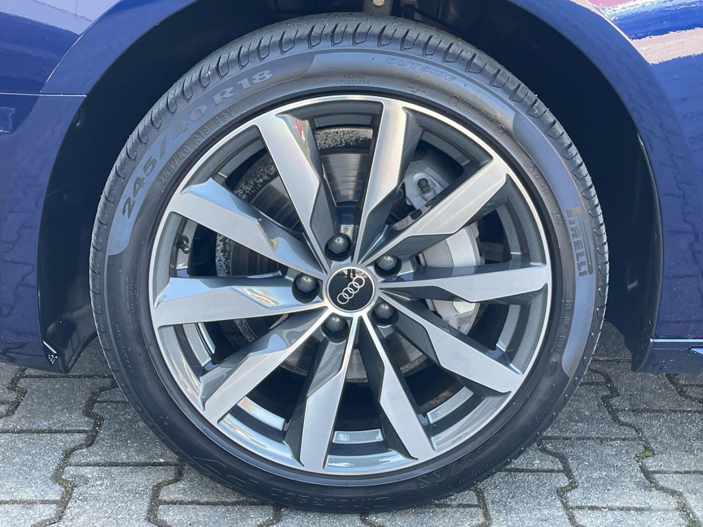 A4 40 TFSI Avant S line quattro Matrix/AHK/Pano/