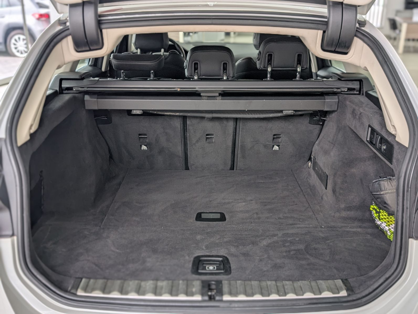Fahrzeugabbildung BMW 320 d Sport Line LED TEMP SHZ PDC NAVI APP