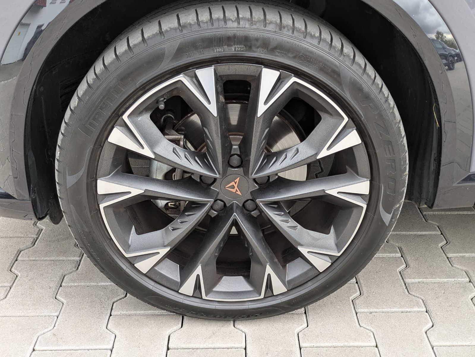 Fahrzeugabbildung CUPRA Formentor 1.5 eTSI PANO*MATRIX*SENNH.*DINAM*360°