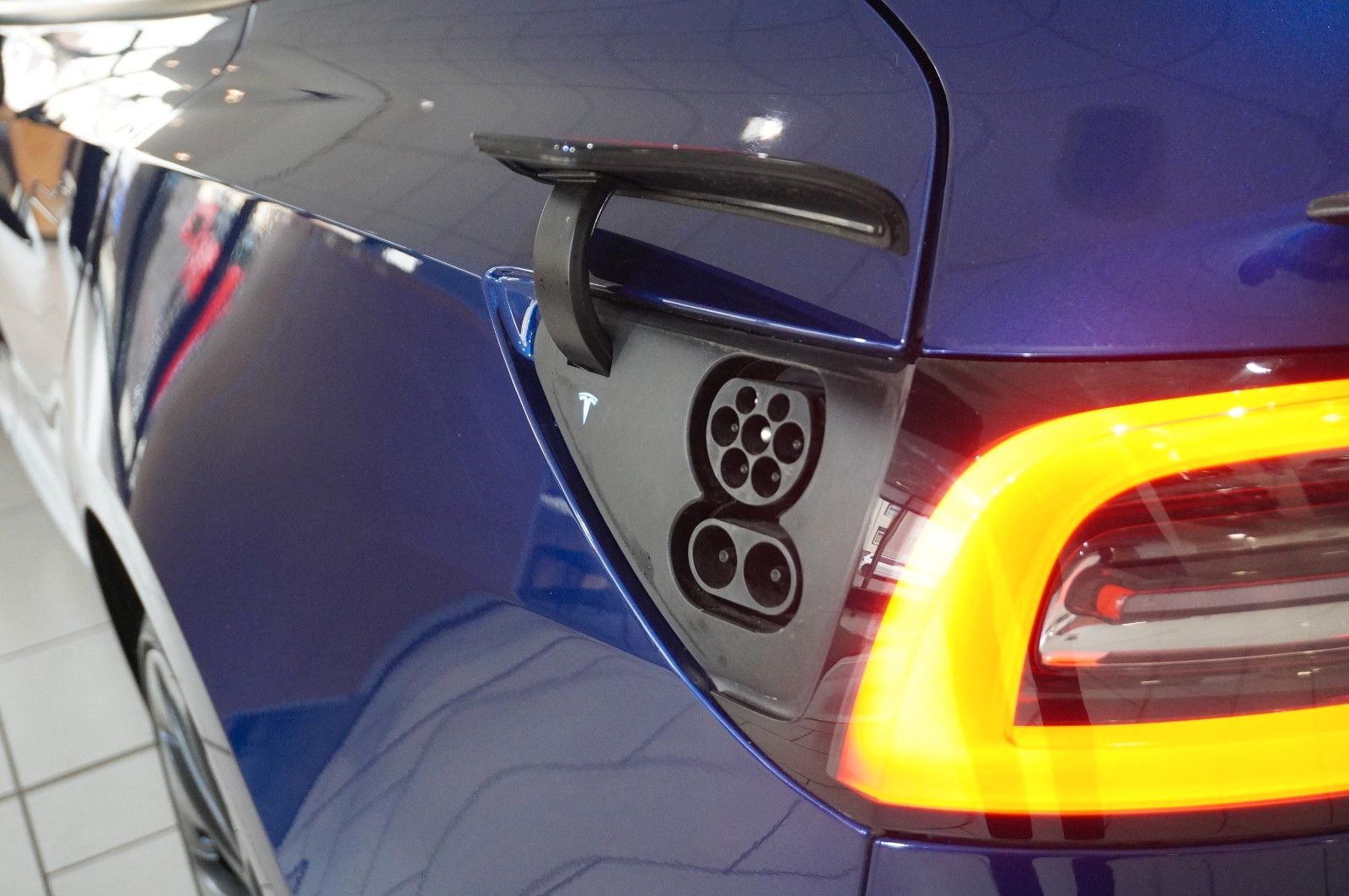 Fahrzeugabbildung Tesla Model 3 PERFORMANCE DUAL-MOTOR NAVI/LED/KAMERA