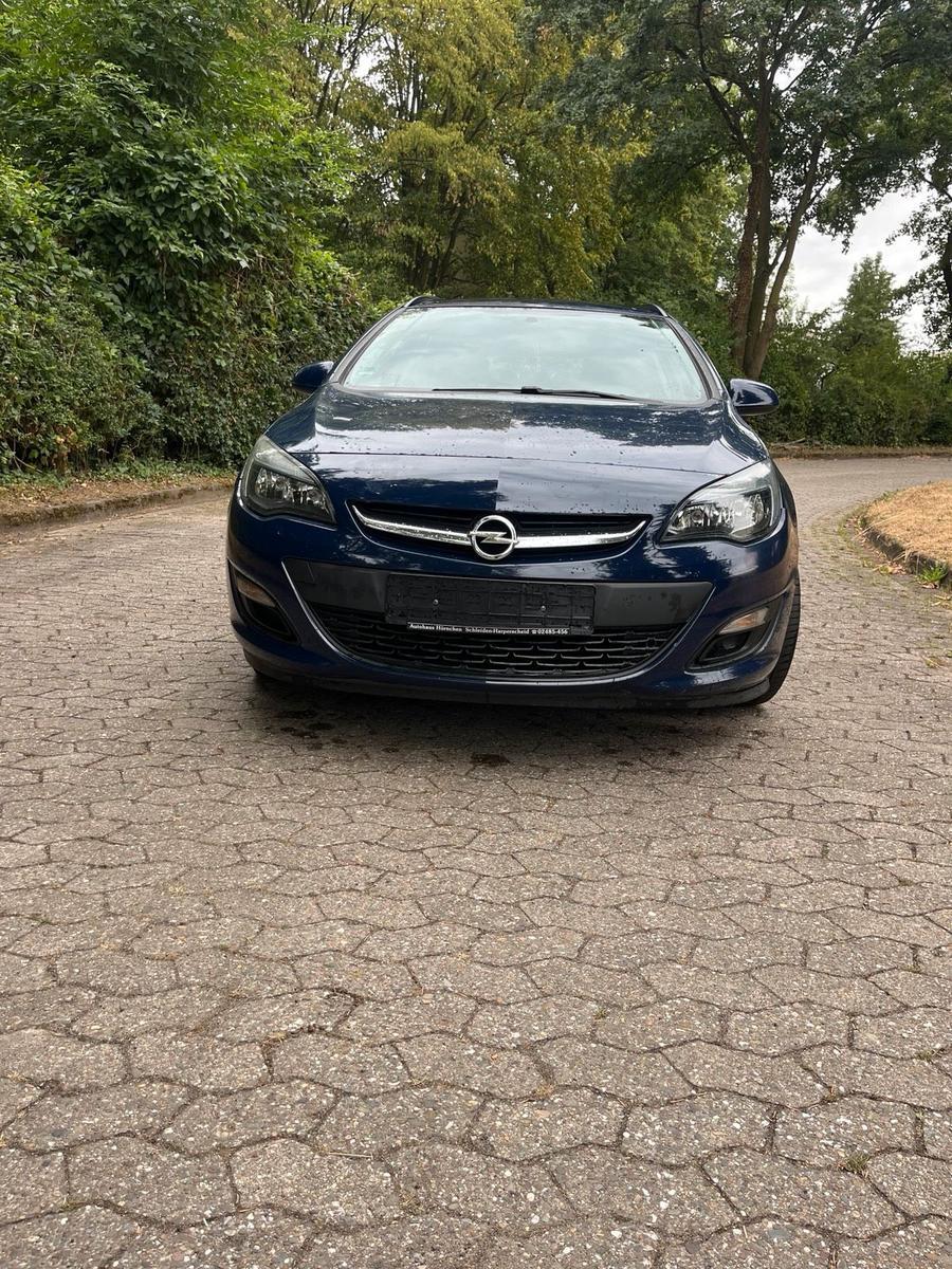 Opel Astra 2012 — engine 110 HP (81kW)