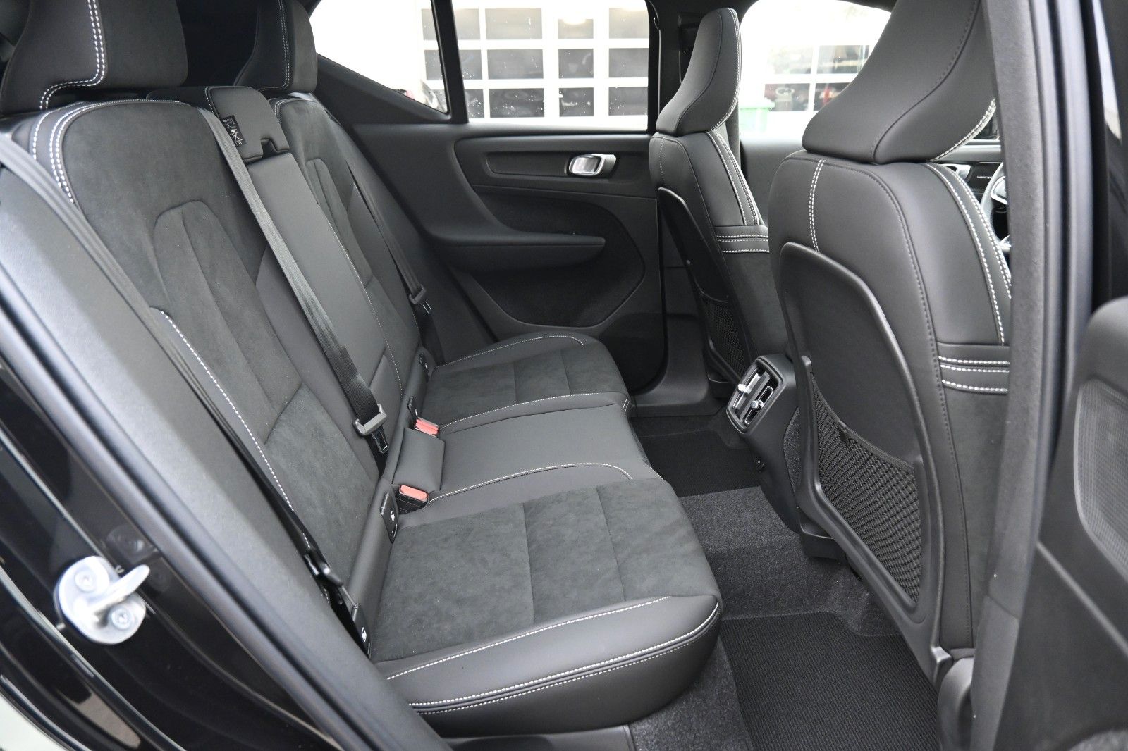 Fahrzeugabbildung Volvo XC40 B3 DKG Plus Black Edition*PANO*360°*ACC*AHK