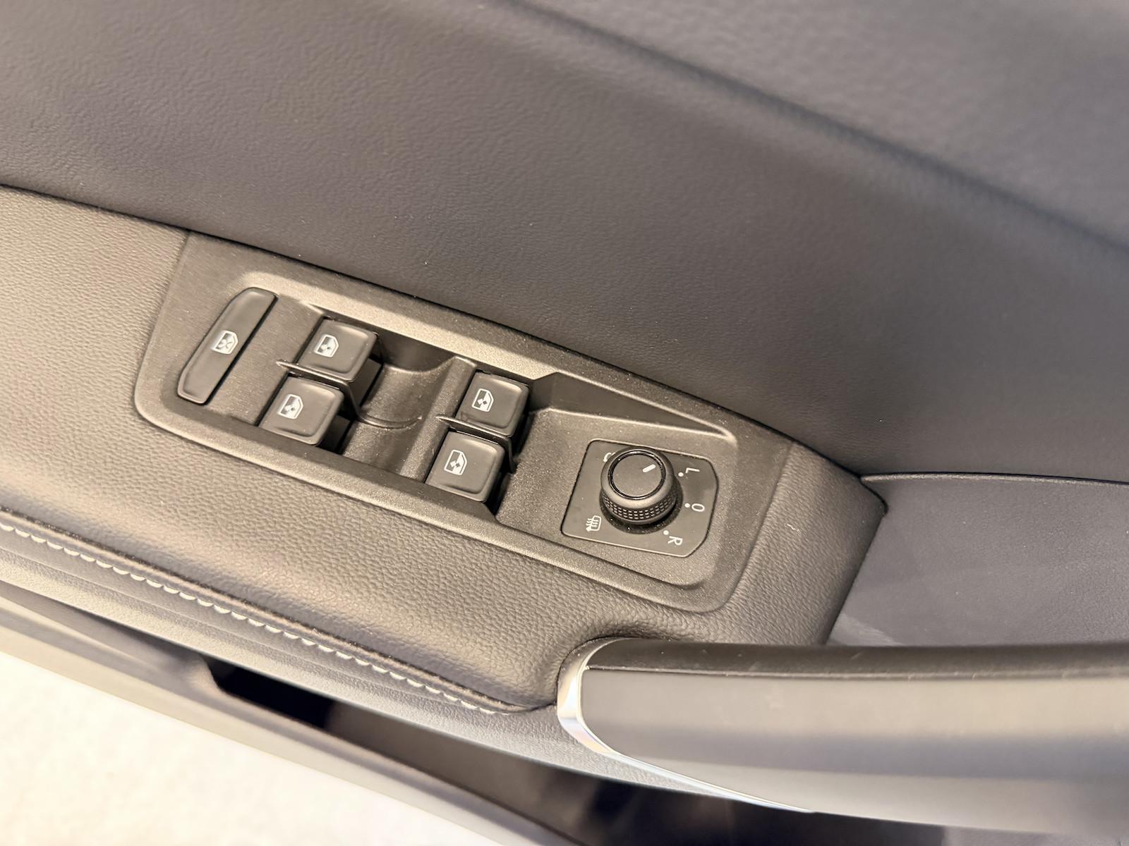 Volkswagen Touran 2,0TDI DSG Goal 7 Sitze NAVI AHK, миниатюра 7