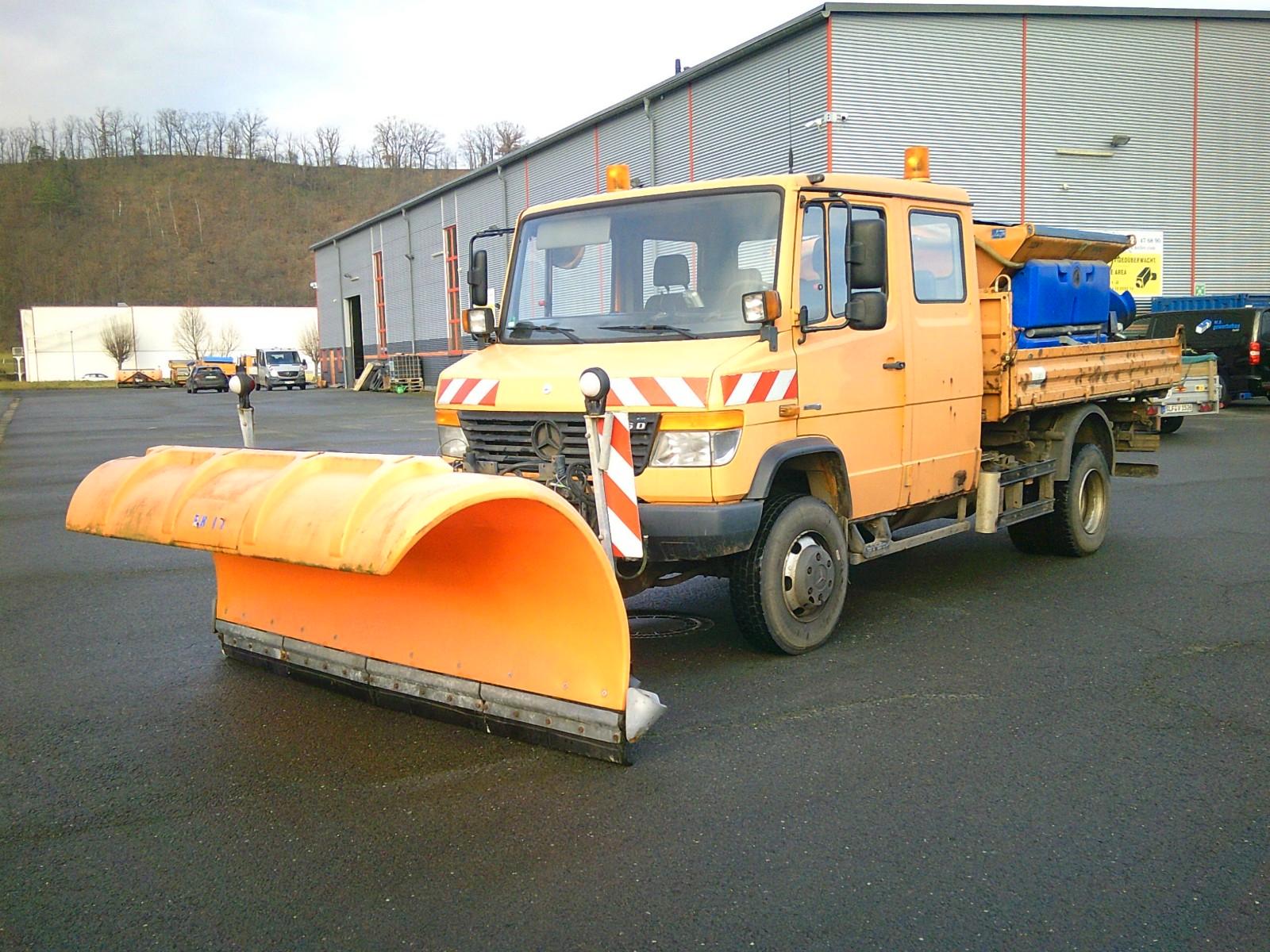 Mercedes-Benz Vario 816 DA 4x4 Streuer+Schneepflug Komm.hydr.
