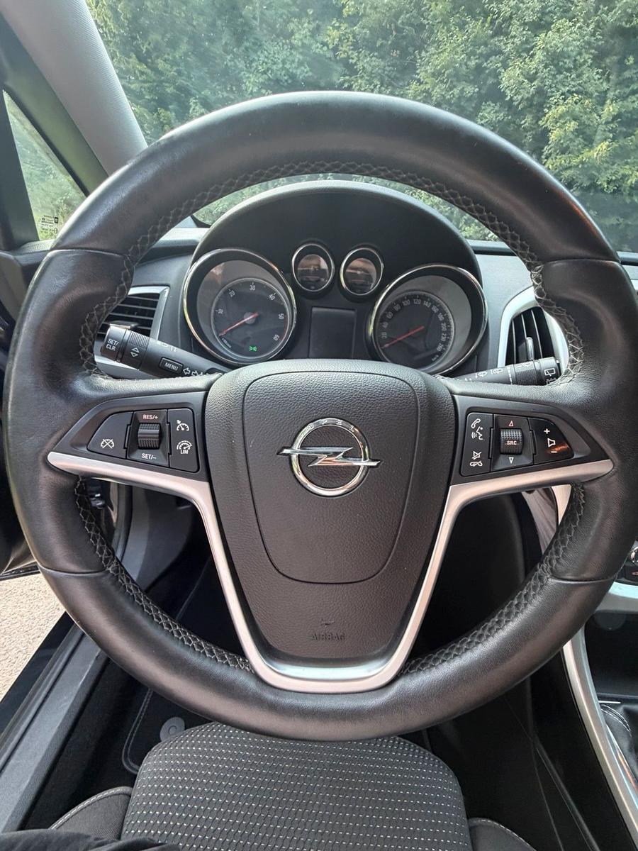 Opel Astra 2013 — photo 12