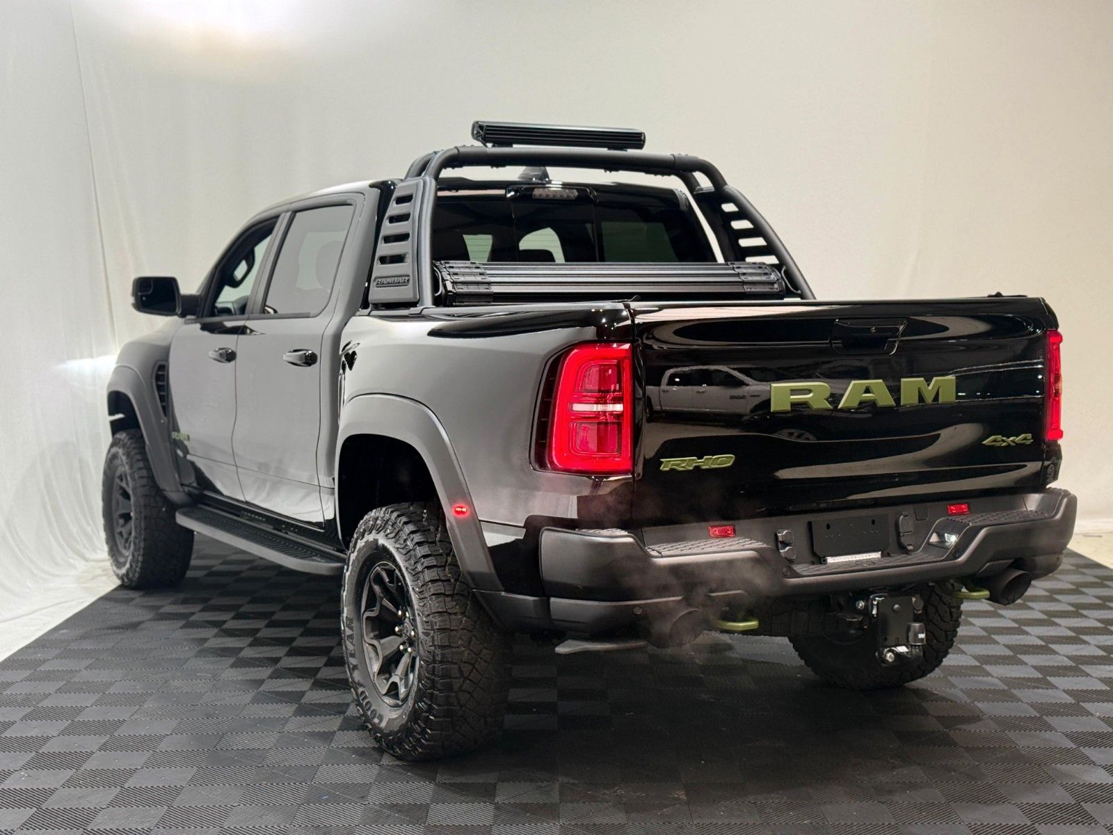 Fahrzeugabbildung Dodge RAM 1500 RHO H/O Olive Edition