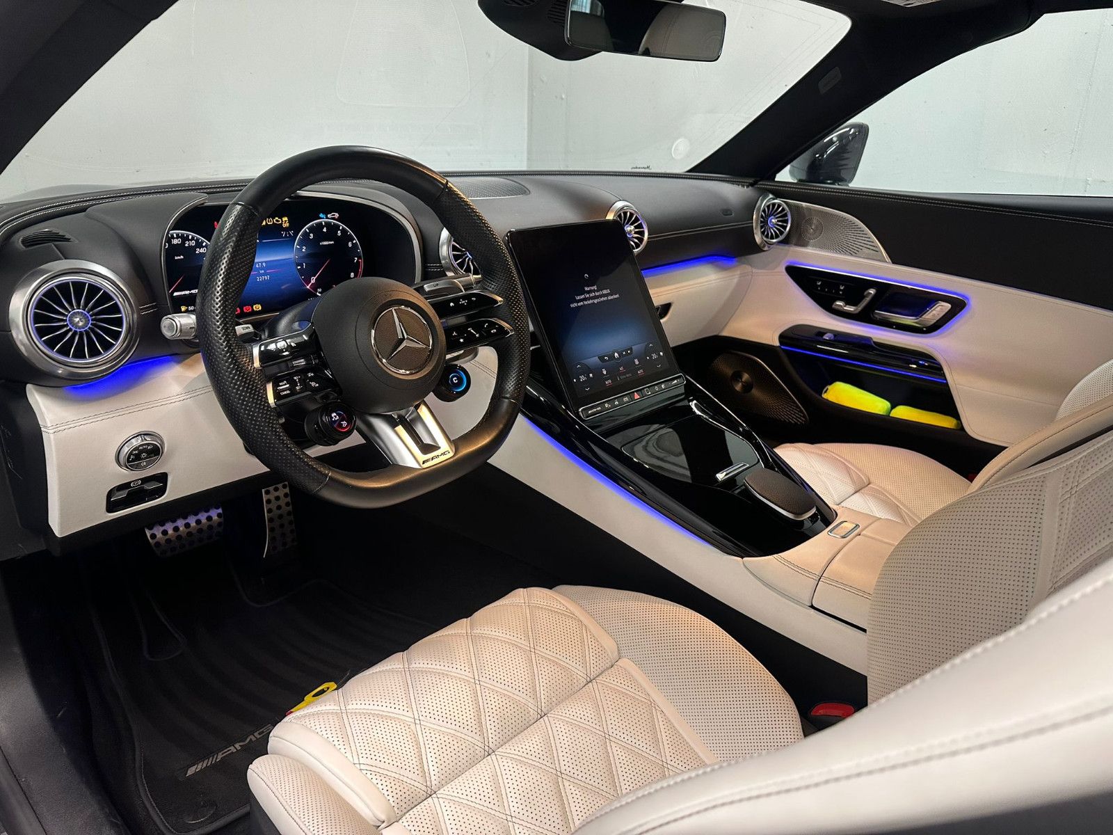 Fahrzeugabbildung Mercedes-Benz SL 63 AMG 4MATIC+ *KERAMIK*MANUFAKTUR*CARBON*TV*