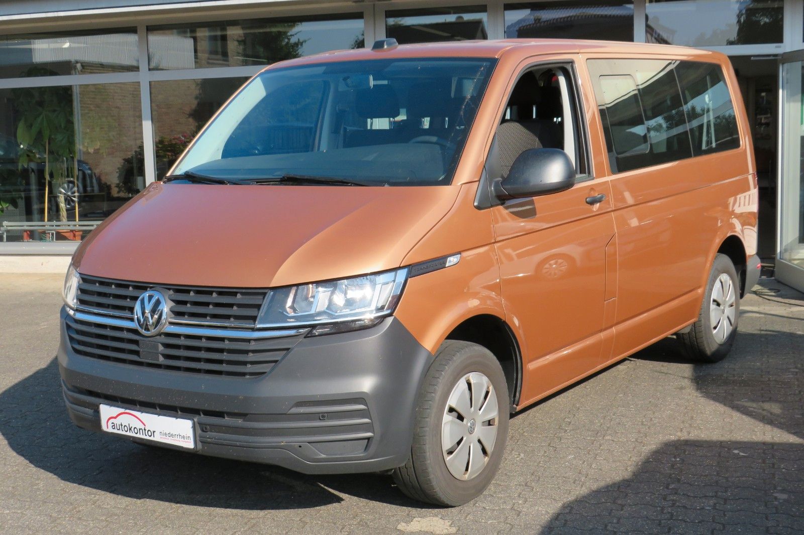Fahrzeugabbildung Volkswagen T6.1 Kombi TDI 9SITZE GRA PDC APP-CONNECT SITZH.