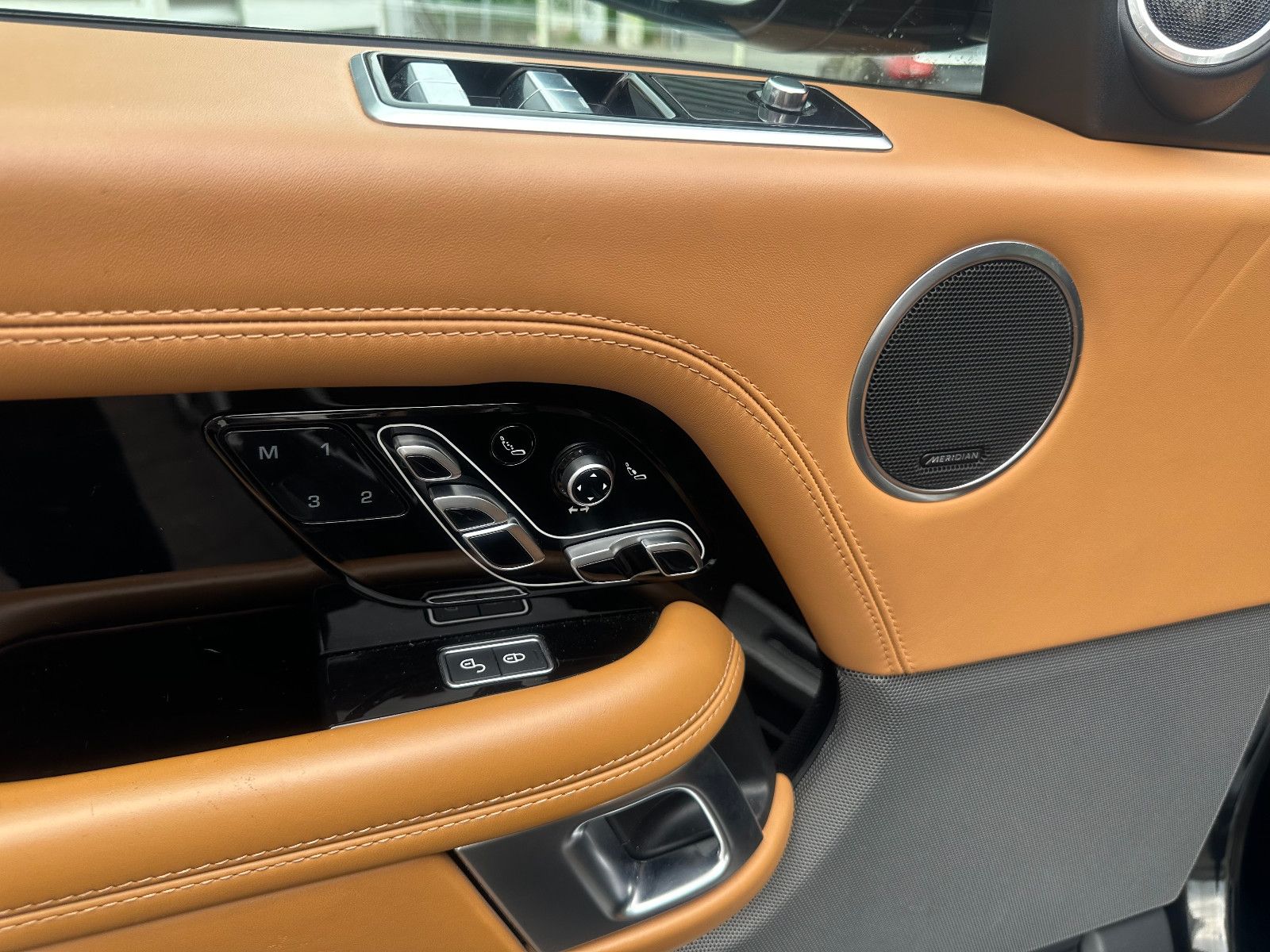 Fahrzeugabbildung Land Rover RANGE ROVER AUTOBIOGRAPHY*VOLL.+1.HAND+GEPFLEGT*