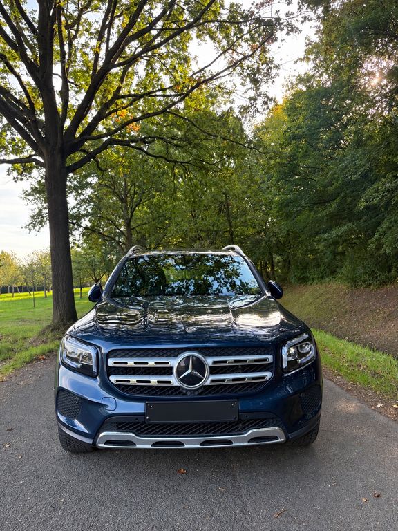 Image of Mercedes-Benz GLB 200