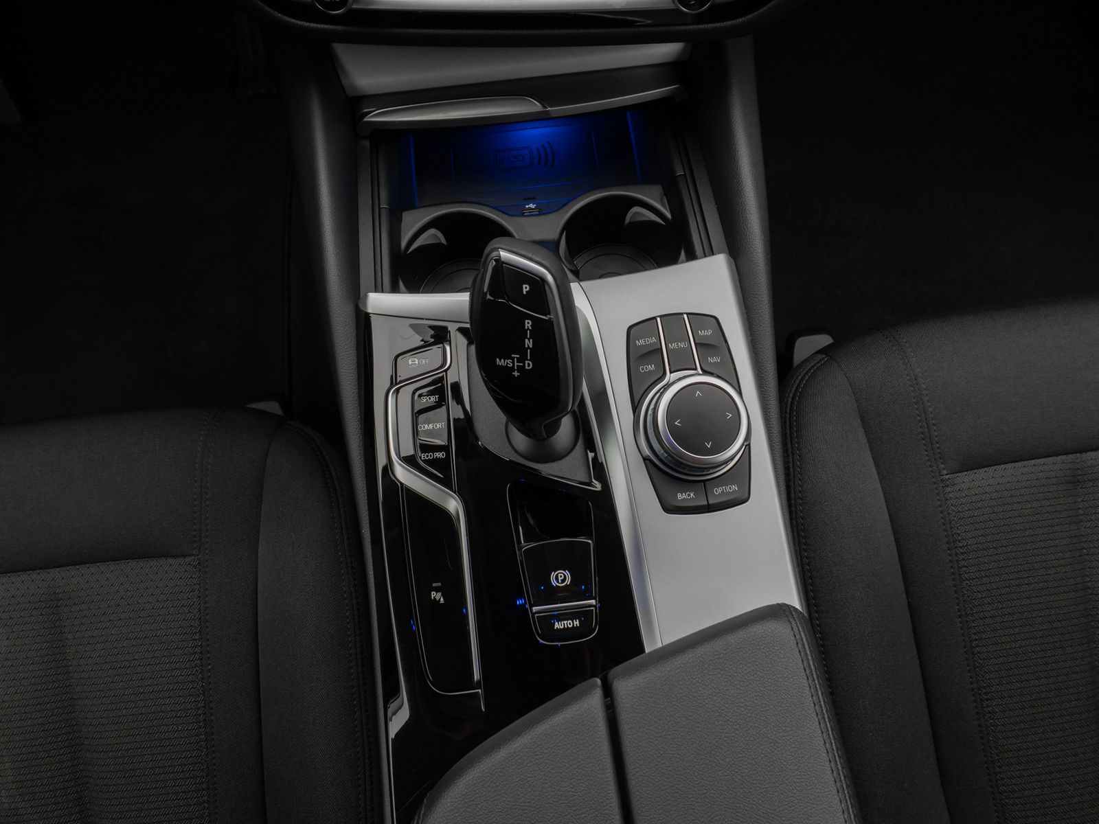 Fahrzeugabbildung BMW 520d Kamera HiFi HUD DAB WLAN Komfort Alarm AHK