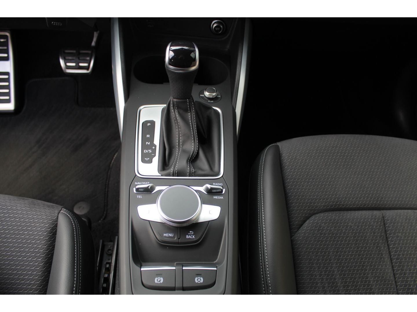 Q2 35TFSI Str. Assistenz*Navi*S-Line*Stylepaket!