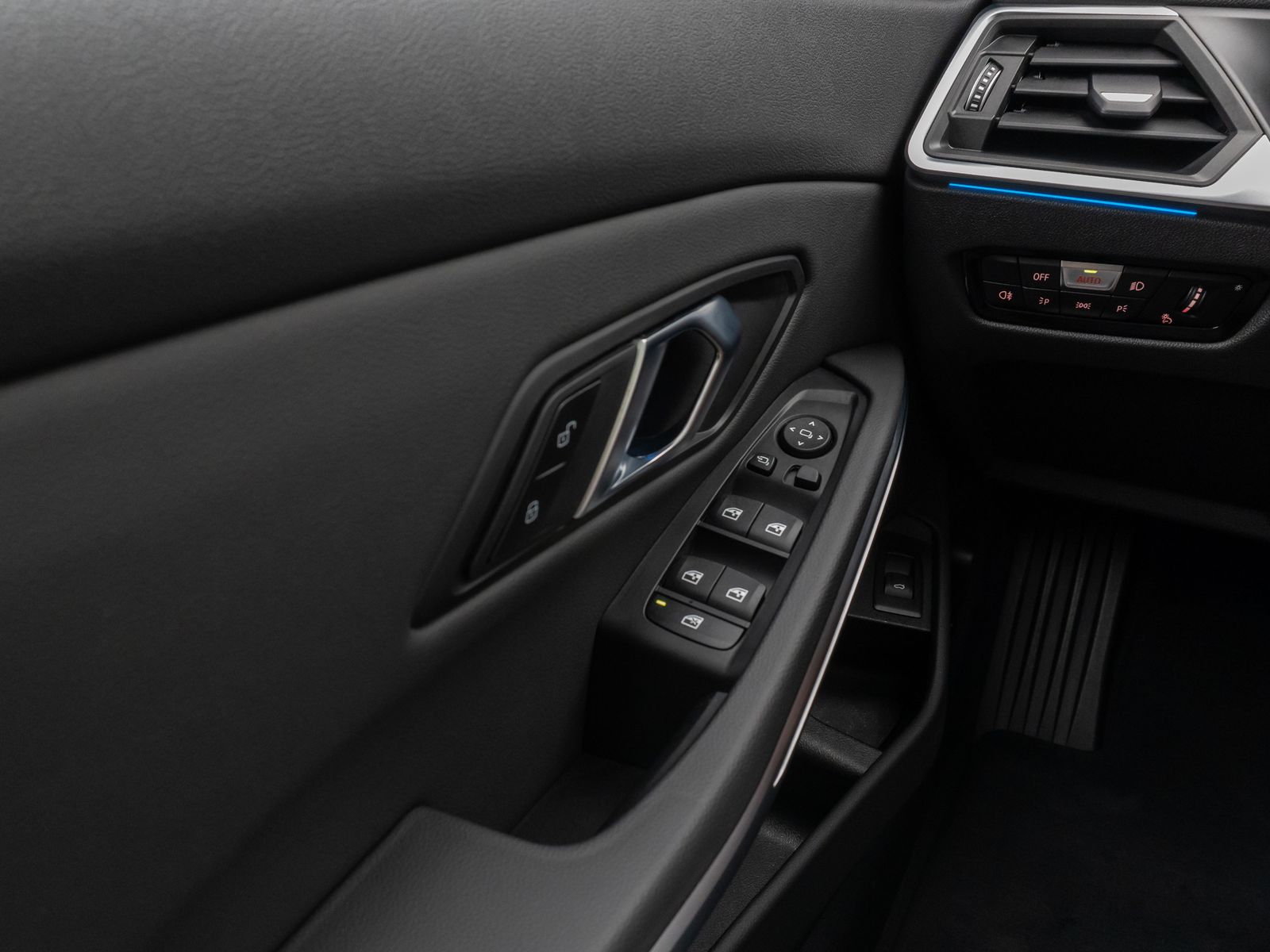 Fahrzeugabbildung BMW 320i M SportPro Panorama Kamera DAB HiFi Stop&Go