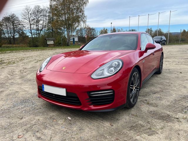 Porsche Panamera GTS / Navi / Alcantara / 20 Zoll / TOP