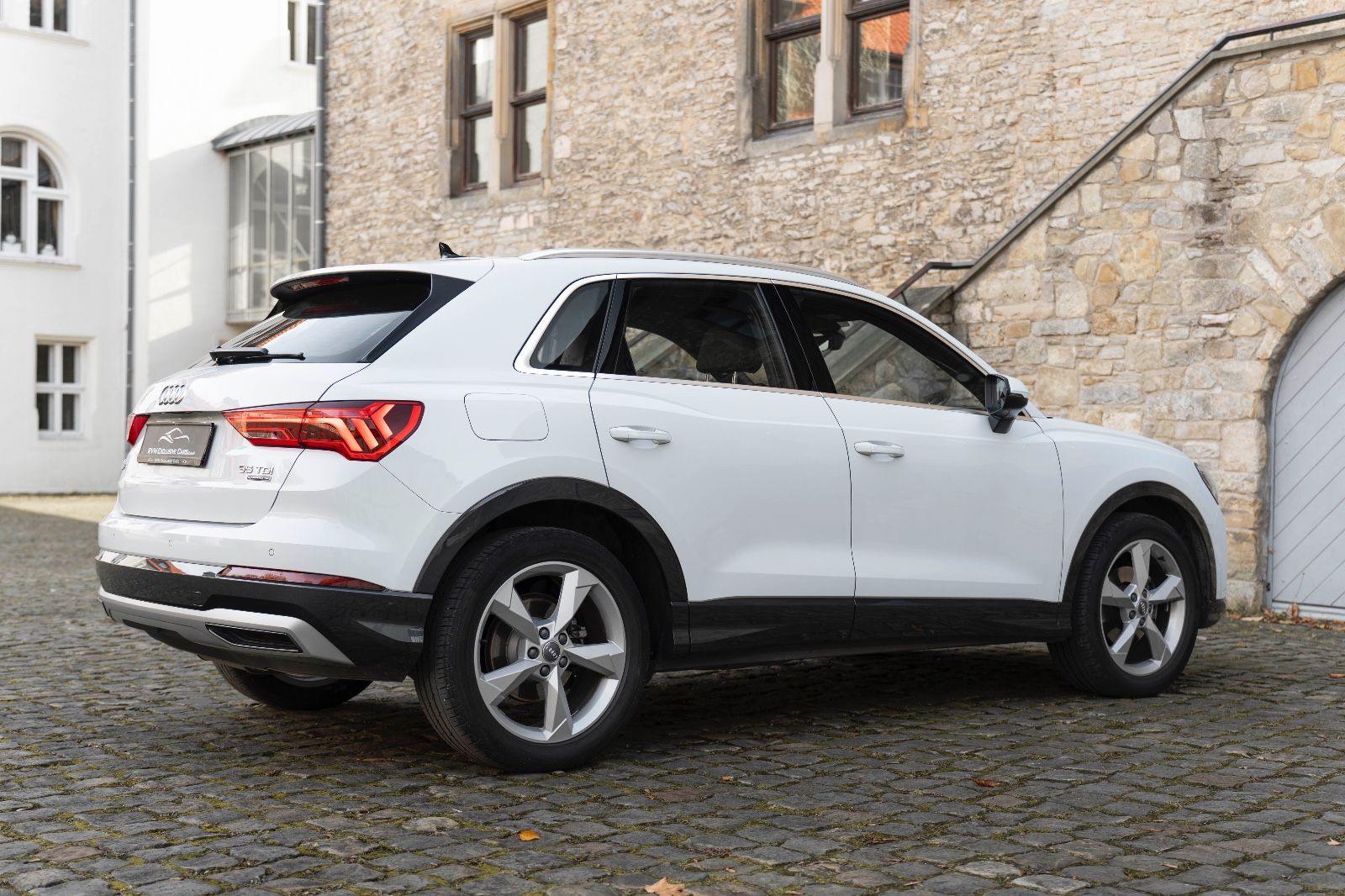 Fahrzeugabbildung Audi Q3 35 TDI QUATTRO DSP LED TOTW NAV TEMPOMAT