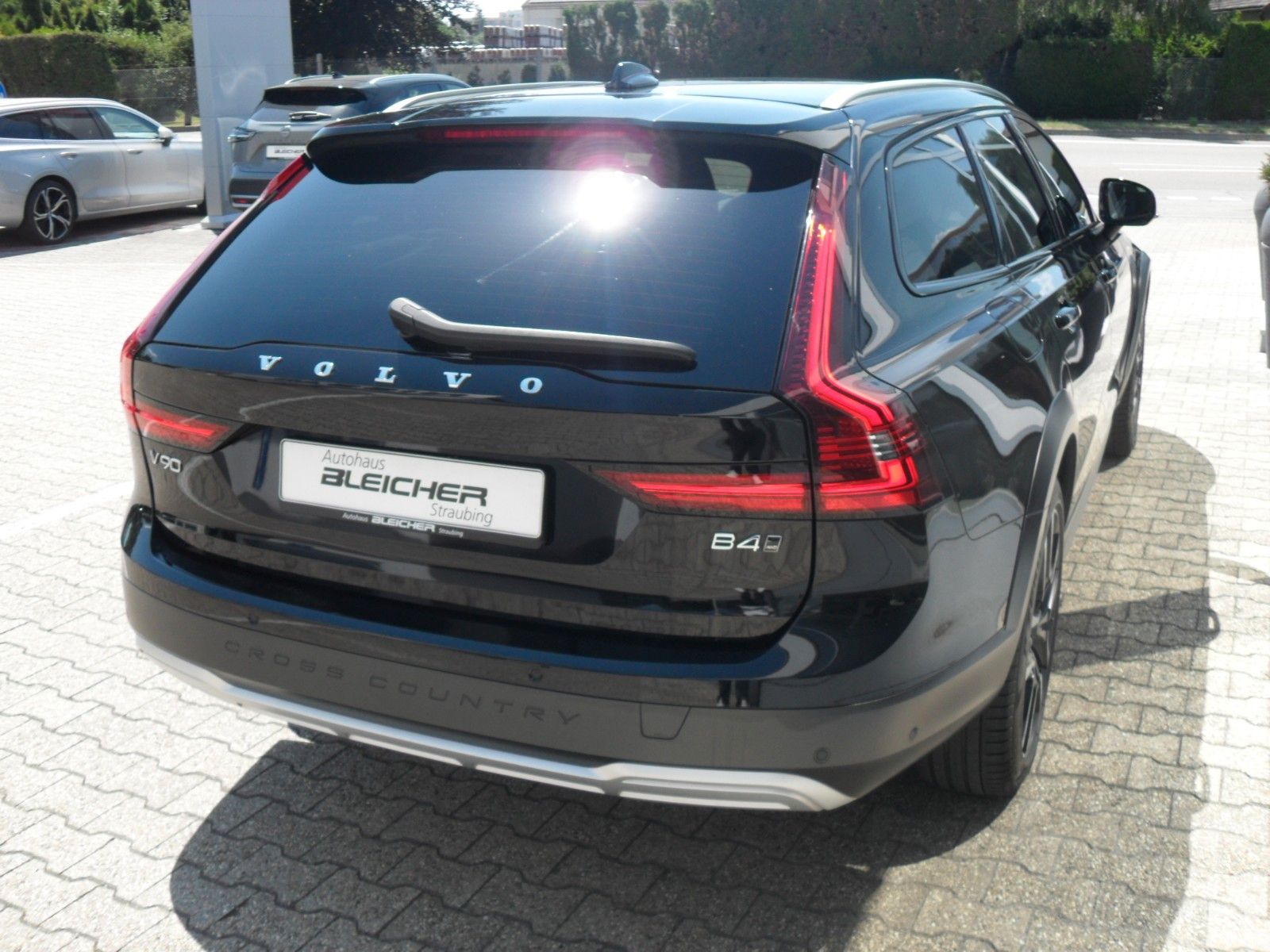 Fahrzeugabbildung Volvo V90 B4 Cross Country Plus AWD