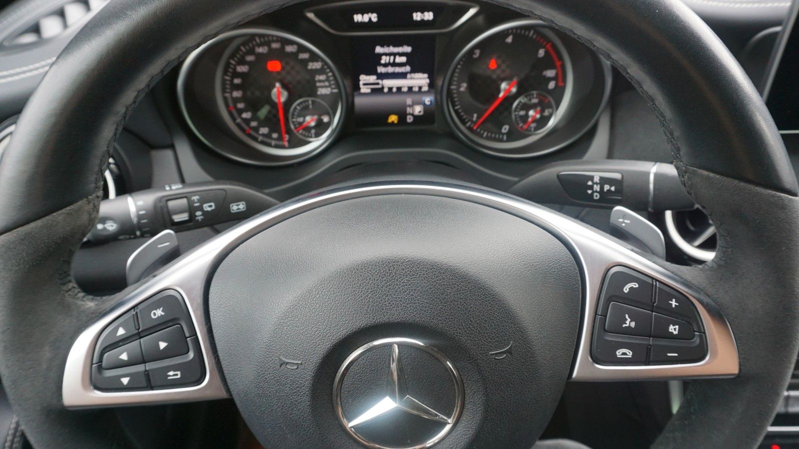 Fahrzeugabbildung Mercedes-Benz A 180d AMG Line T.Leder,LED, Navi,SH,PDC