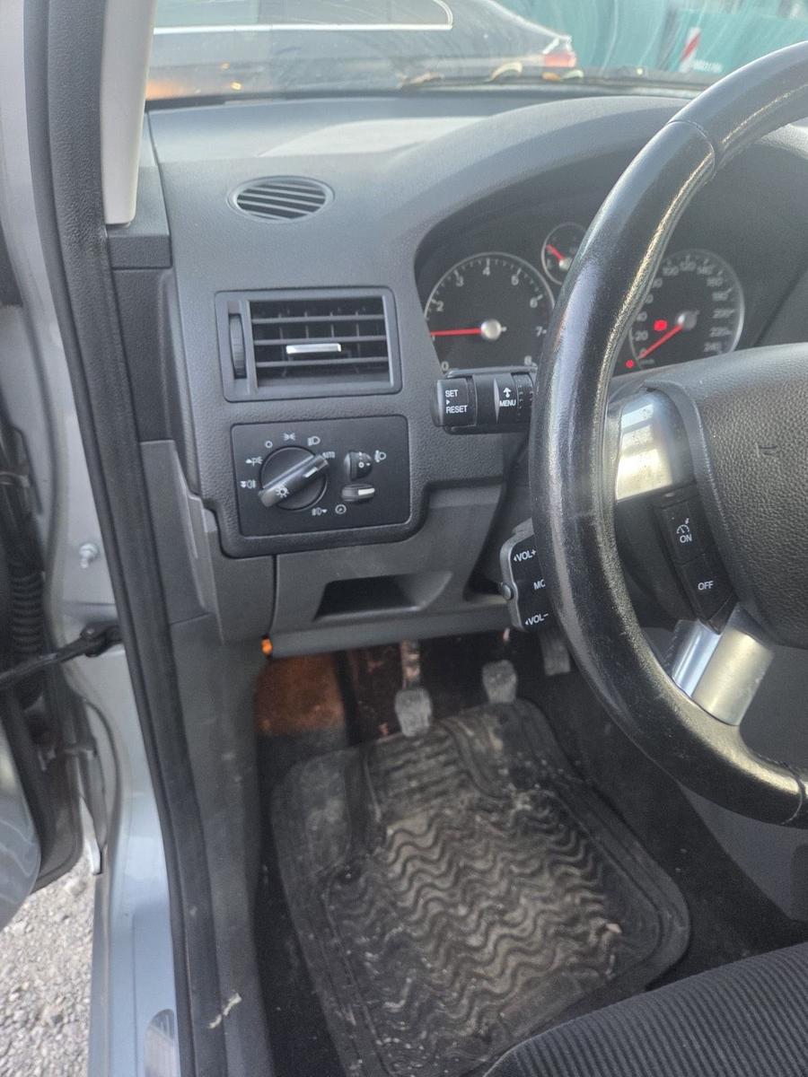 Ford Focus 2004 — photo 9
