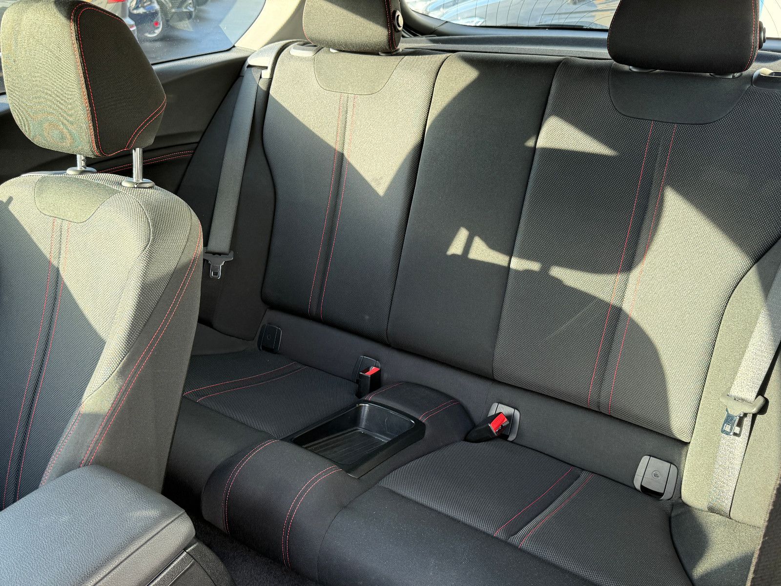 Fahrzeugabbildung BMW 118d xDrive Sport-Line Navi HiFi PDC GRA SHZ