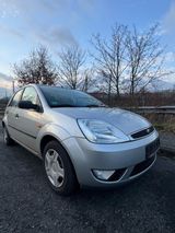 Ford Fiesta Ghia Sondermodell 1.4 Benzin S... - Ford Fiesta aus 2002: Ghia