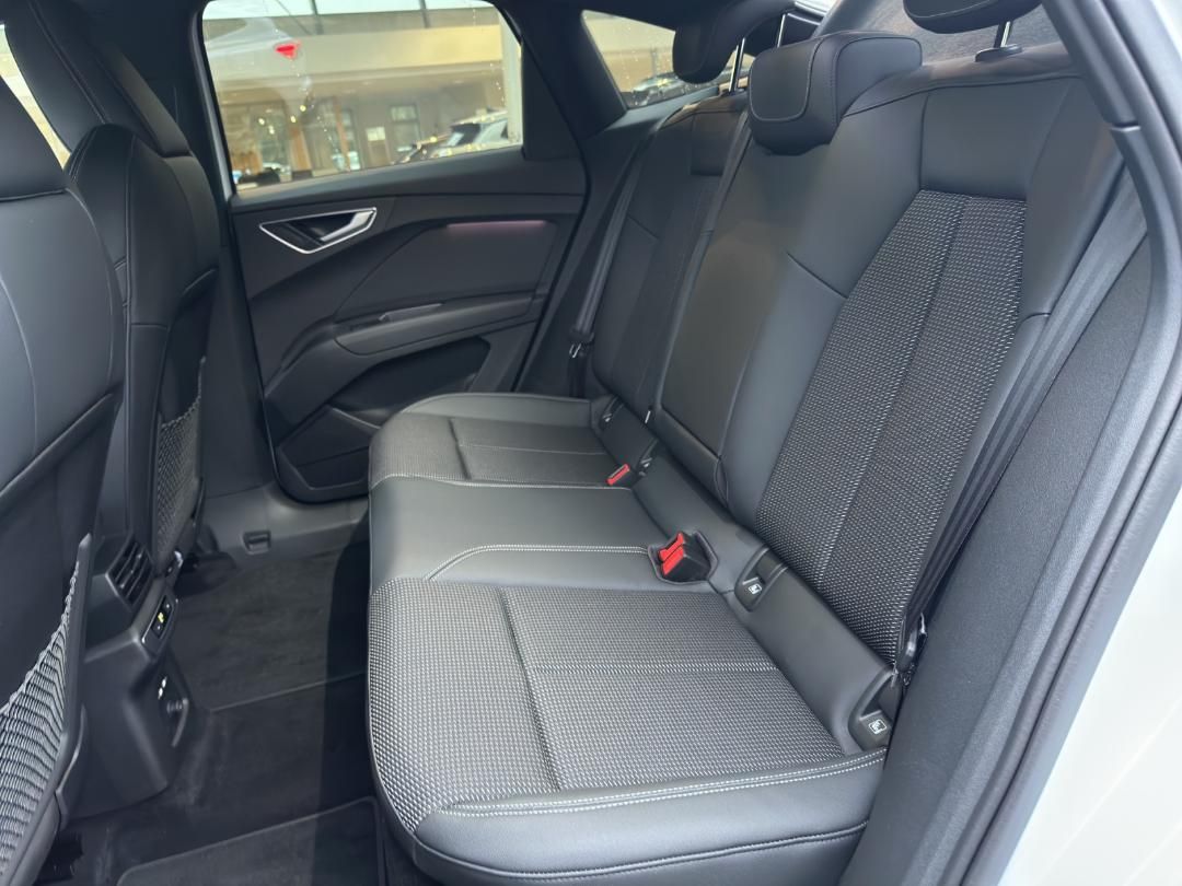 Fahrzeugabbildung Audi Q4 Sportback e-tron 45 edition S Line Komfortpak